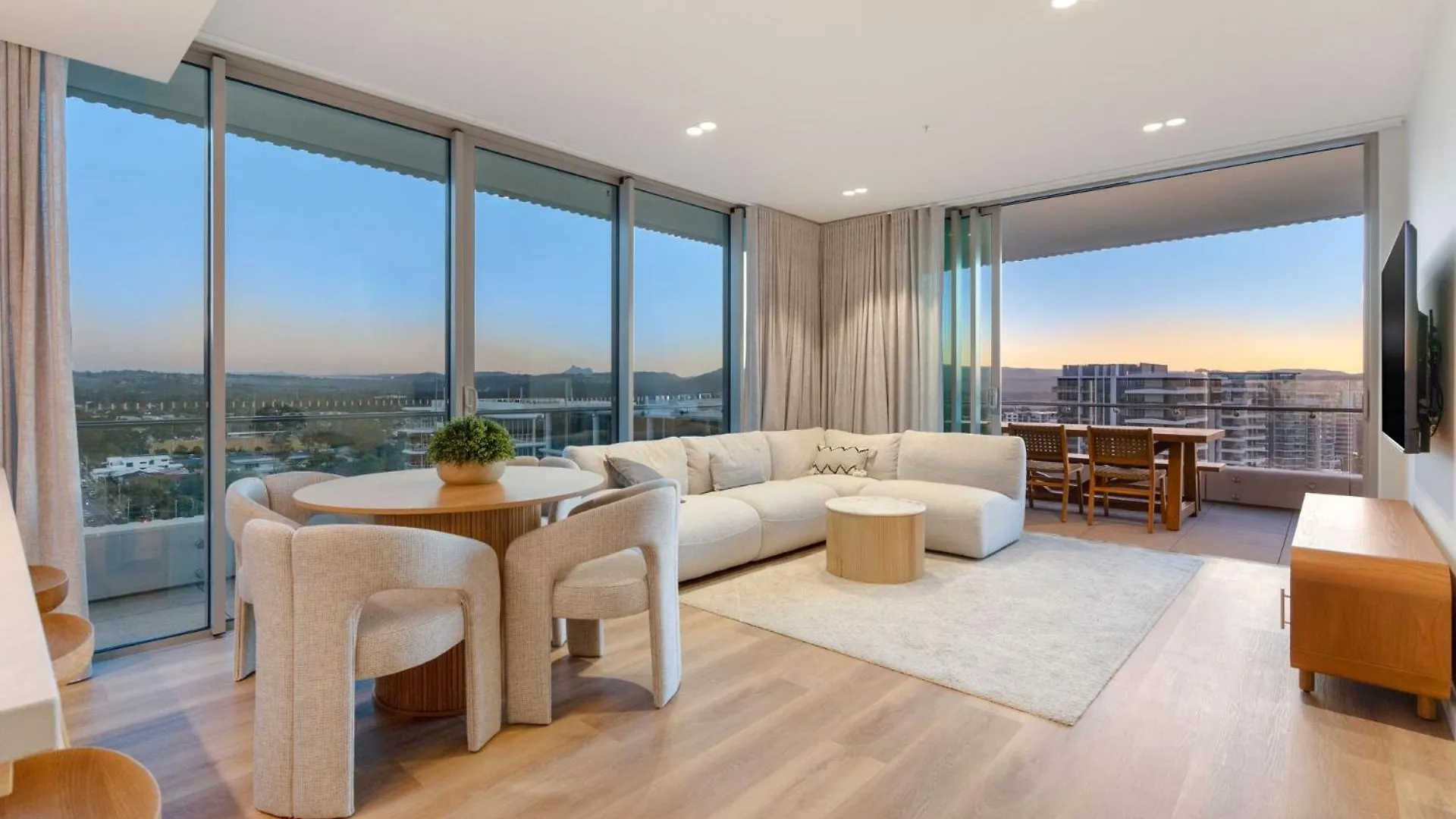 Miles At Kirra Point 1406 Apartment Gold Coast Australia